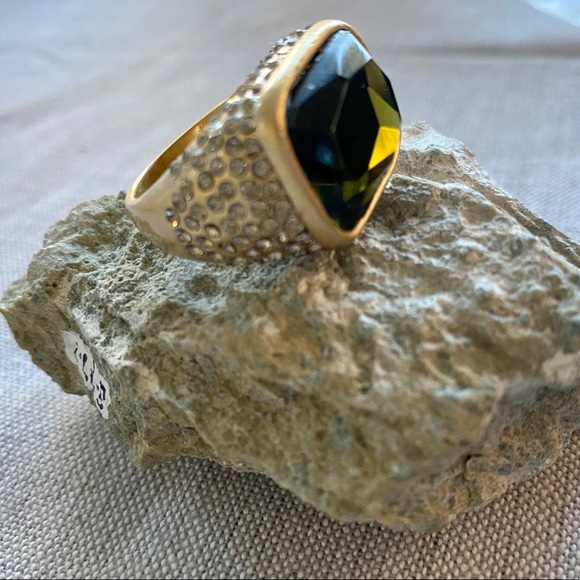 Ring - Picture 2 of 4